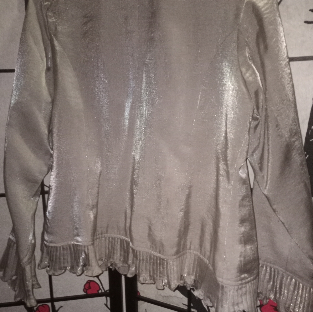 Ladies Jerry T Silver Ruffle Jacket STUNNING Holiday Attire! - Picture 4 of 4
